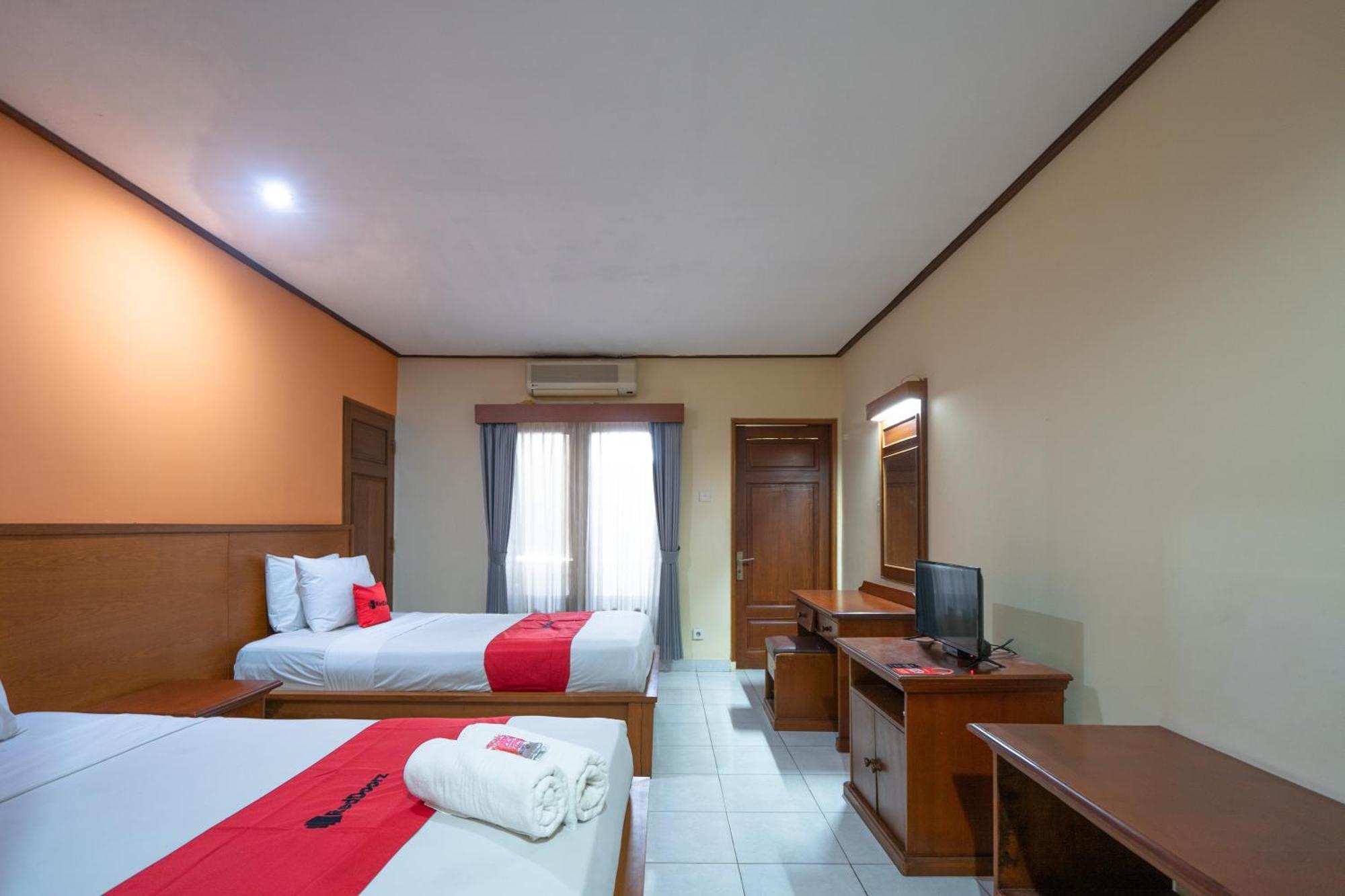 Reddoorz Plus At Mahajaya Hotel Denpasar Exterior photo