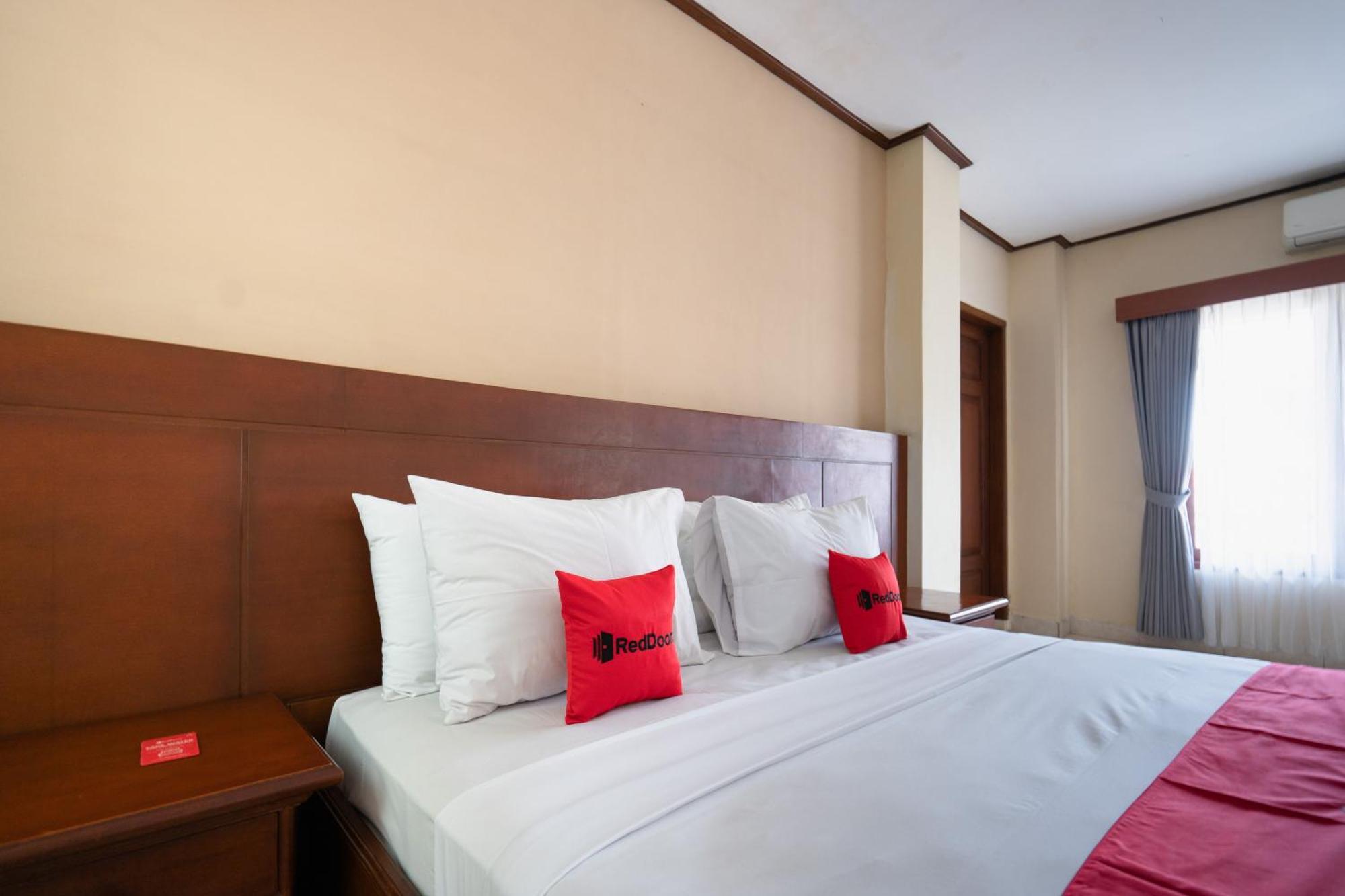 Reddoorz Plus At Mahajaya Hotel Denpasar Exterior photo